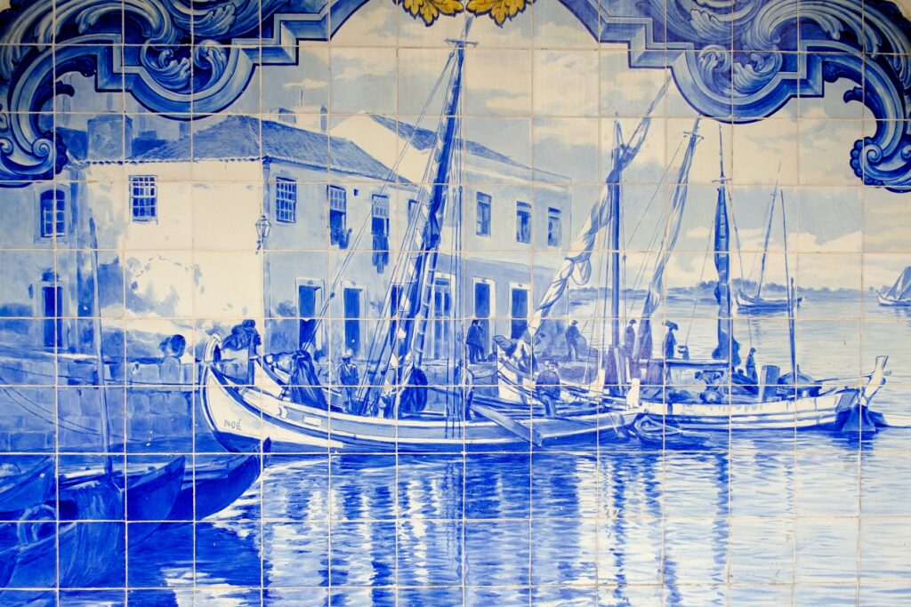 Painel de azulejos da estação de comboios de Vila Franca de Xira © Enric Vives-Rubio / Centro Nacional de Cultura
