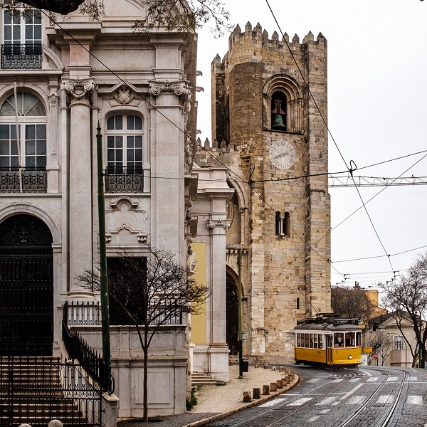 Largo de Santo António, donde se encuentran la Iglesia de Stº António y la Catedral de Lisboa @ José Vicente / CM Lisboa