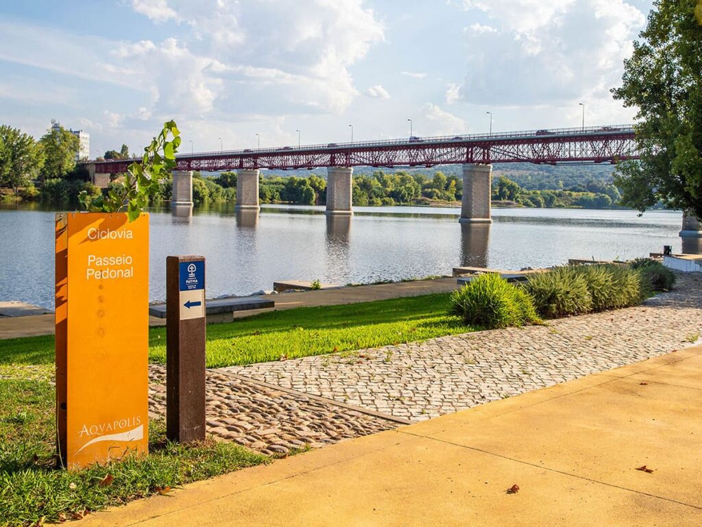 Espacio recreativo y de ocio junto al río, en Abrantes © CIM Médio Tejo